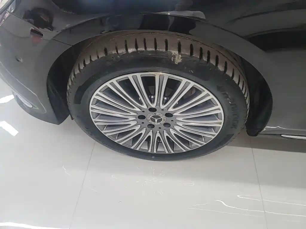 Mercedes-Benz E-Class — миниатюра 23