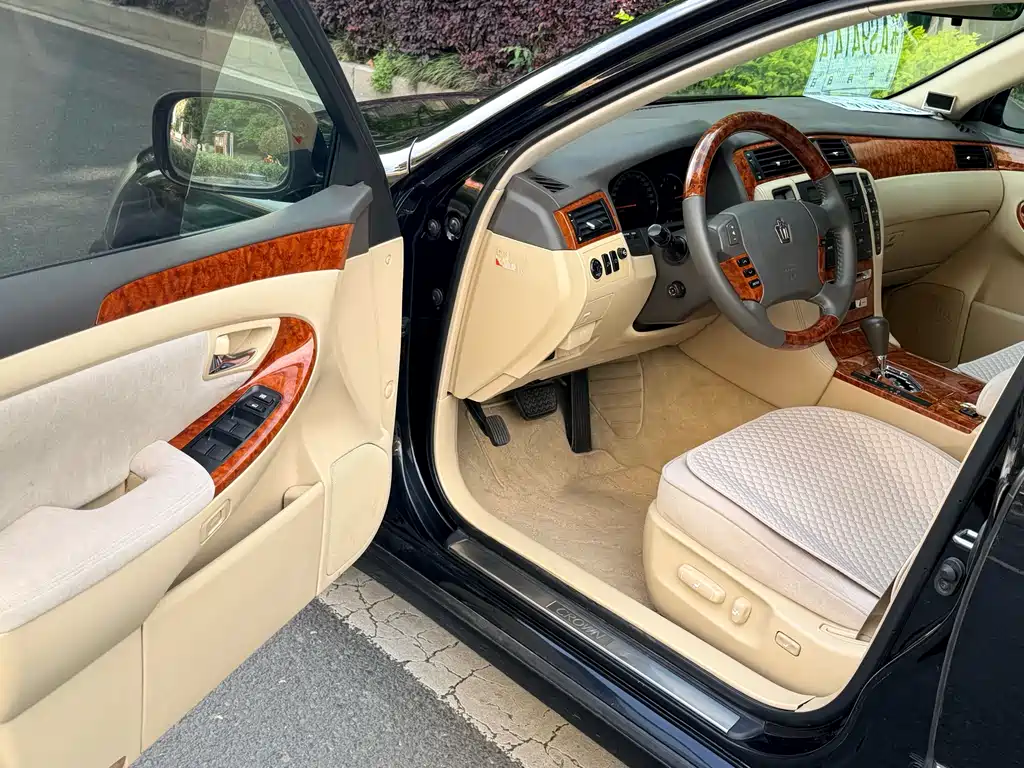 Toyota Crown 2005 2.5L Royal