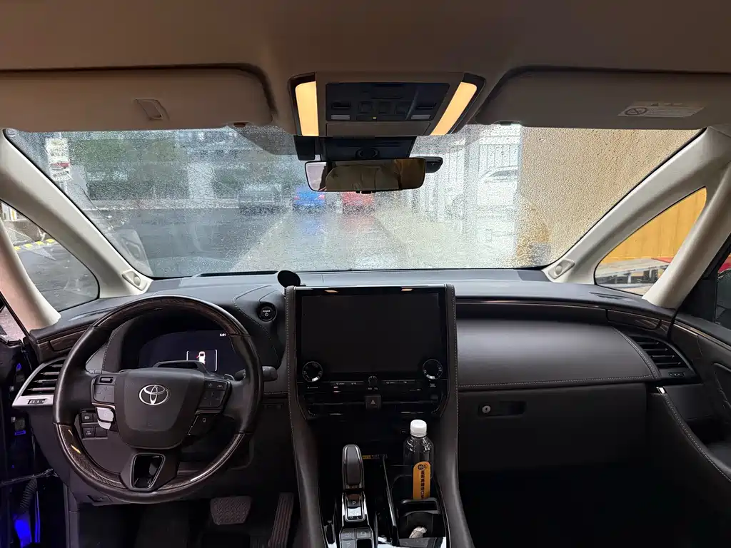 Toyota Alphard — миниатюра 11