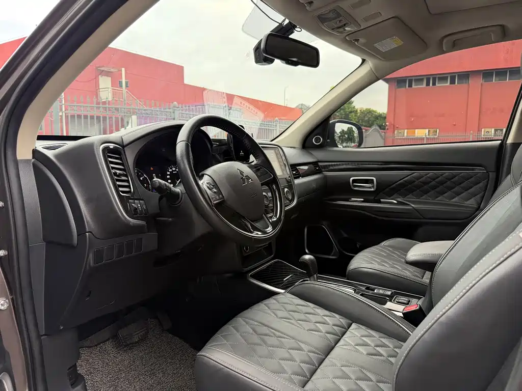 Mitsubishi Outlander — миниатюра 7