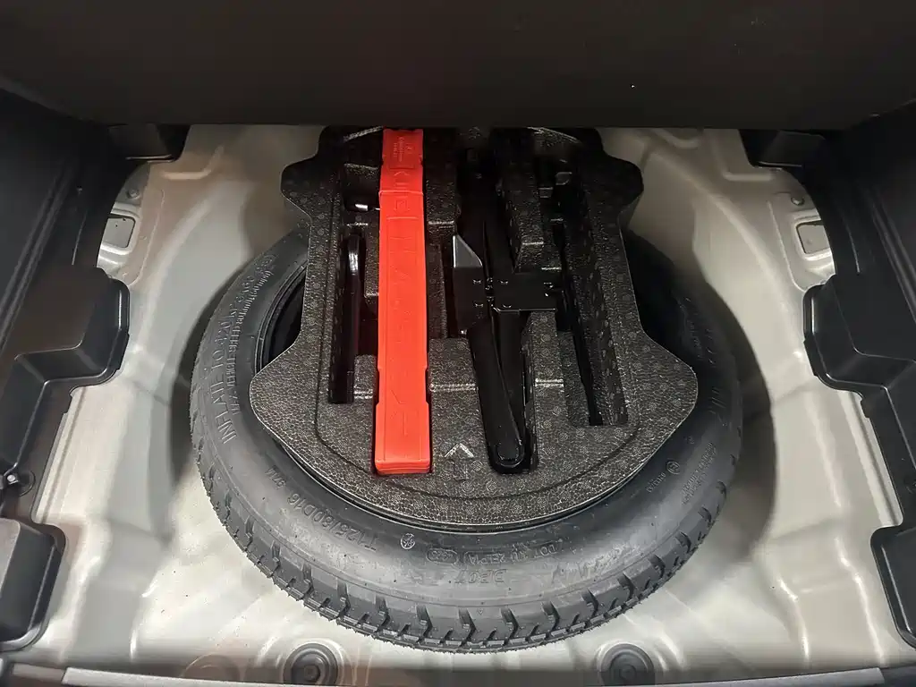 Geely Binyue — миниатюра 17
