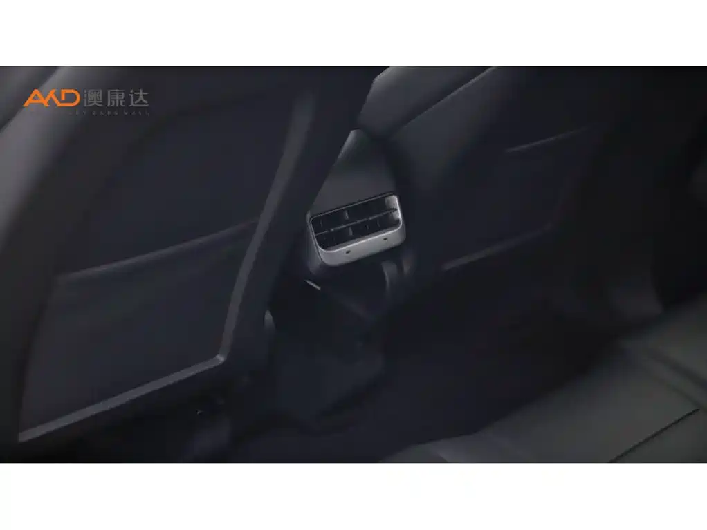 Tesla Model Y — миниатюра 9