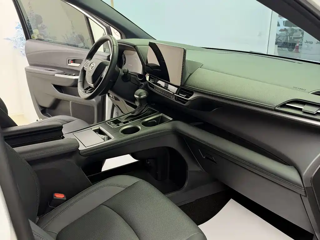 Toyota Sienna — миниатюра 4