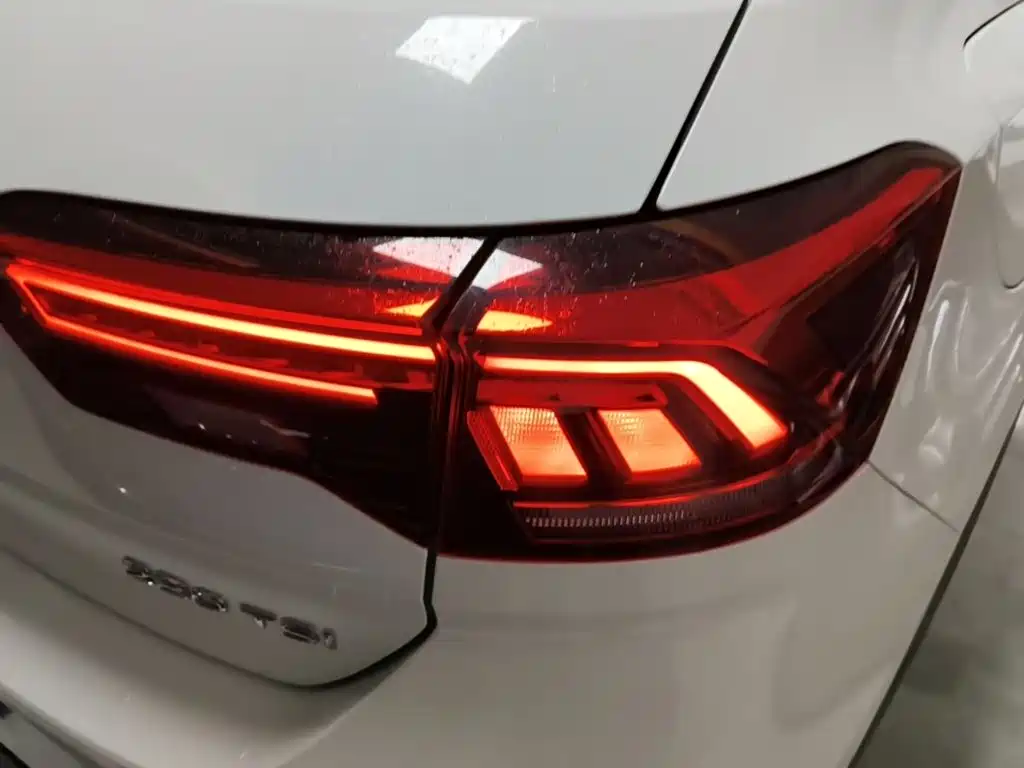 Volkswagen T-Roc — миниатюра 8