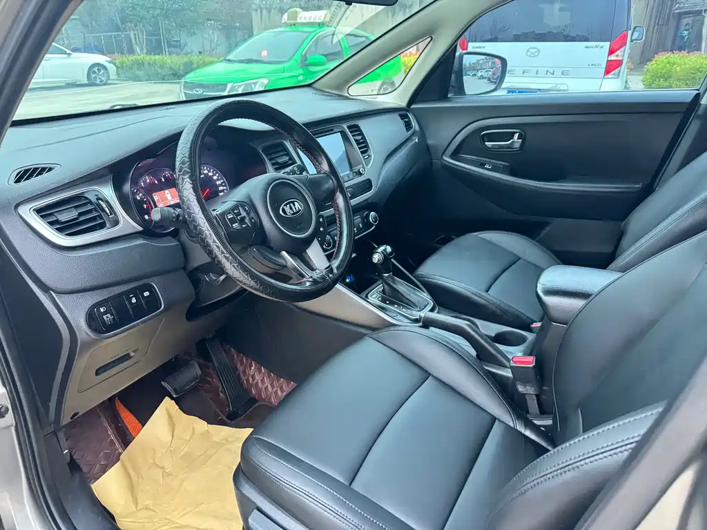 Kia Carens — миниатюра 7