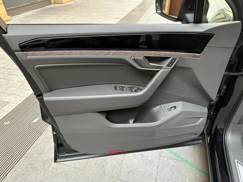 Volkswagen Touareg — миниатюра 21