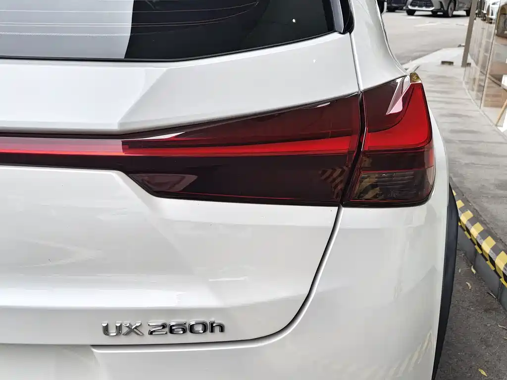 Lexus UX — миниатюра 14