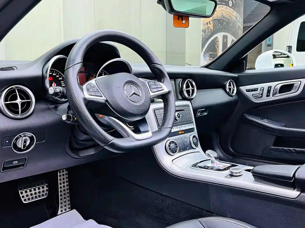 Mercedes-Benz SLC — миниатюра 8