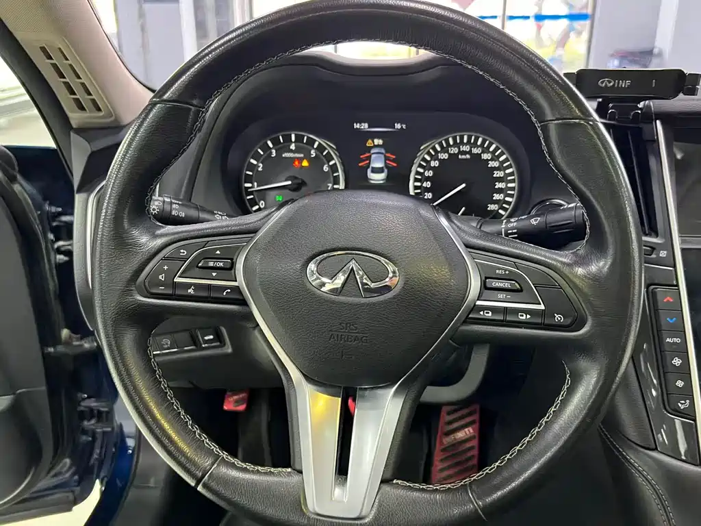 INFINITI Q50L