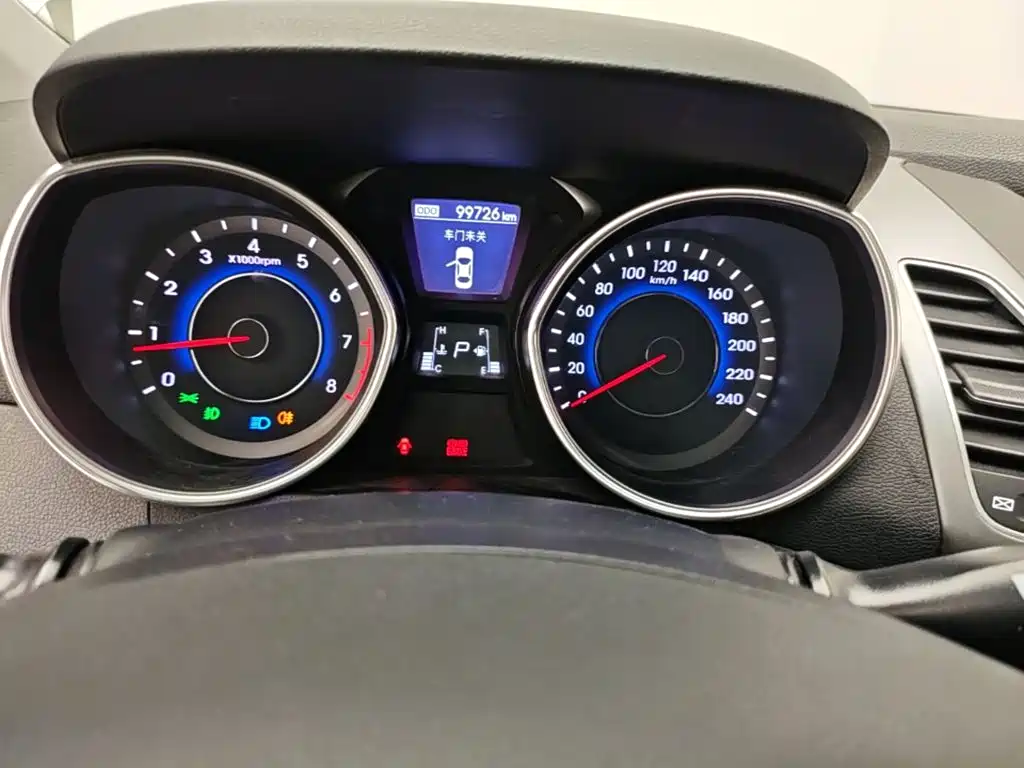Hyundai Elantra Langdong — миниатюра 12