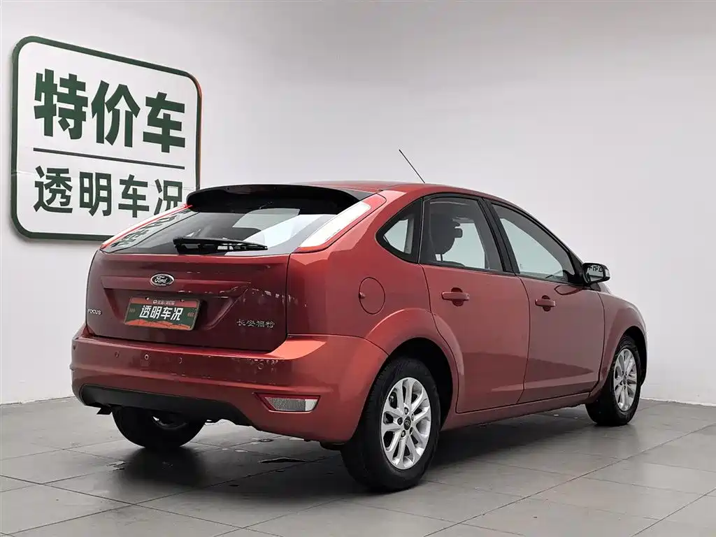 Ford Focus 2013 1.8L AT