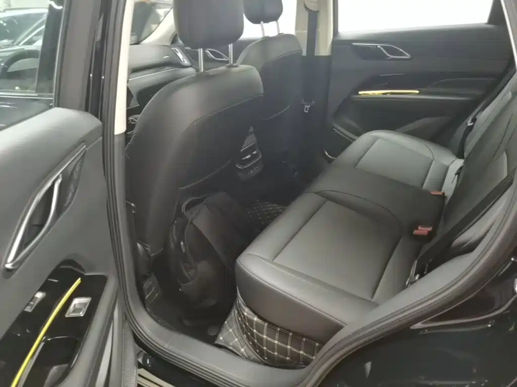 Hongqi Hongqi HS3 PHEV — миниатюра 17