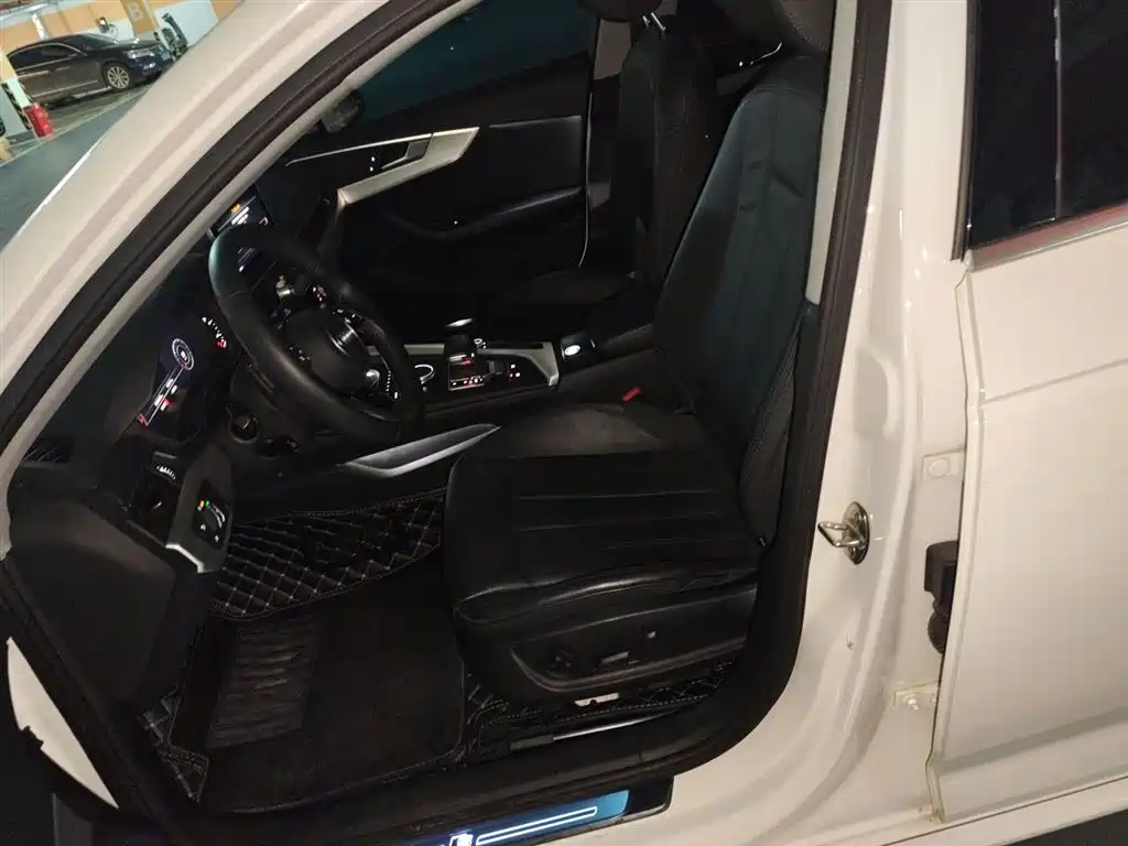 Audi A4L 2019 40 TFSI Fashion V