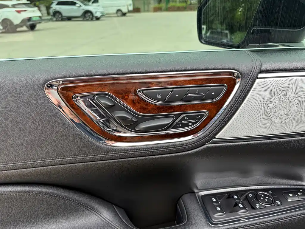 Lincoln Continental — миниатюра 9