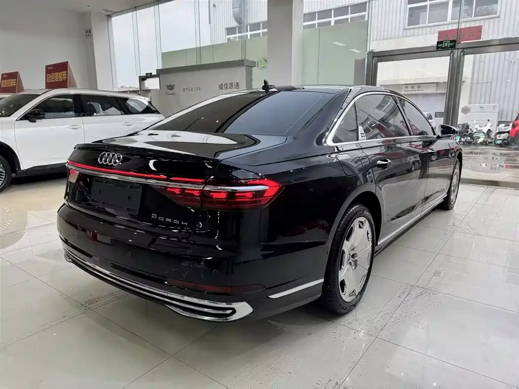 AUDI A8
