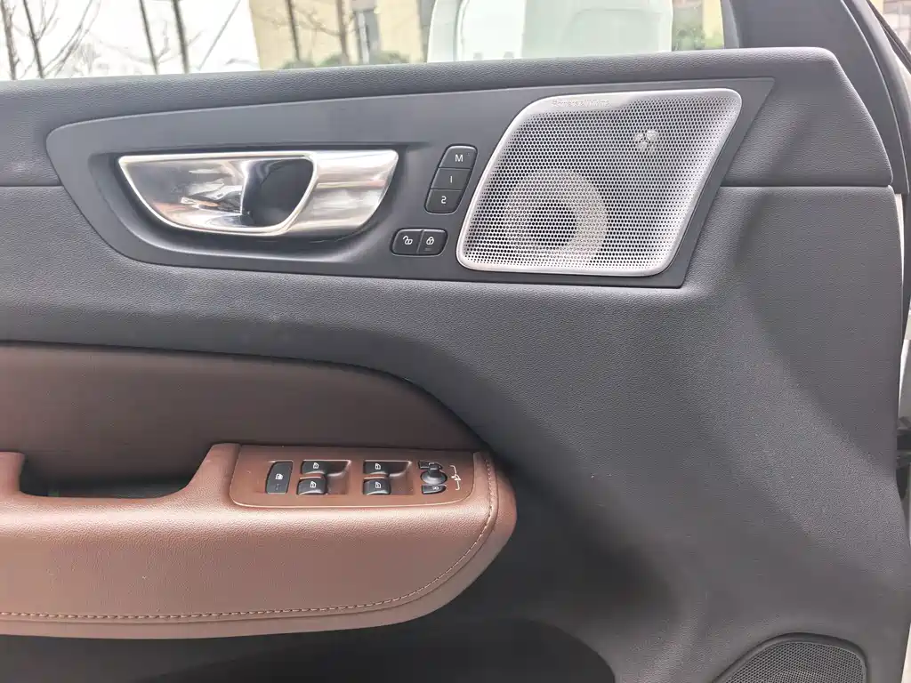 VOLVO XC60 PLUG IN HYBRID