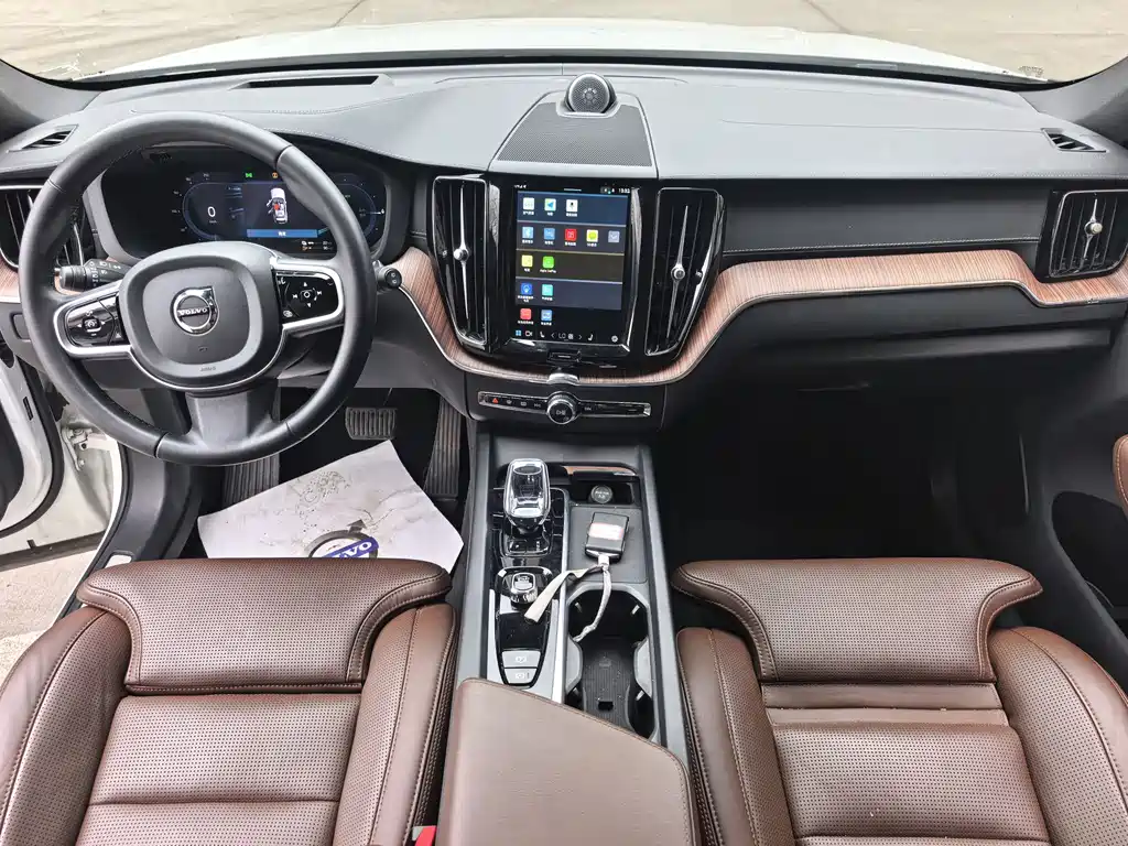 VOLVO XC60 PLUG IN HYBRID