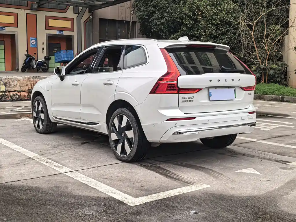 VOLVO XC60 PLUG IN HYBRID