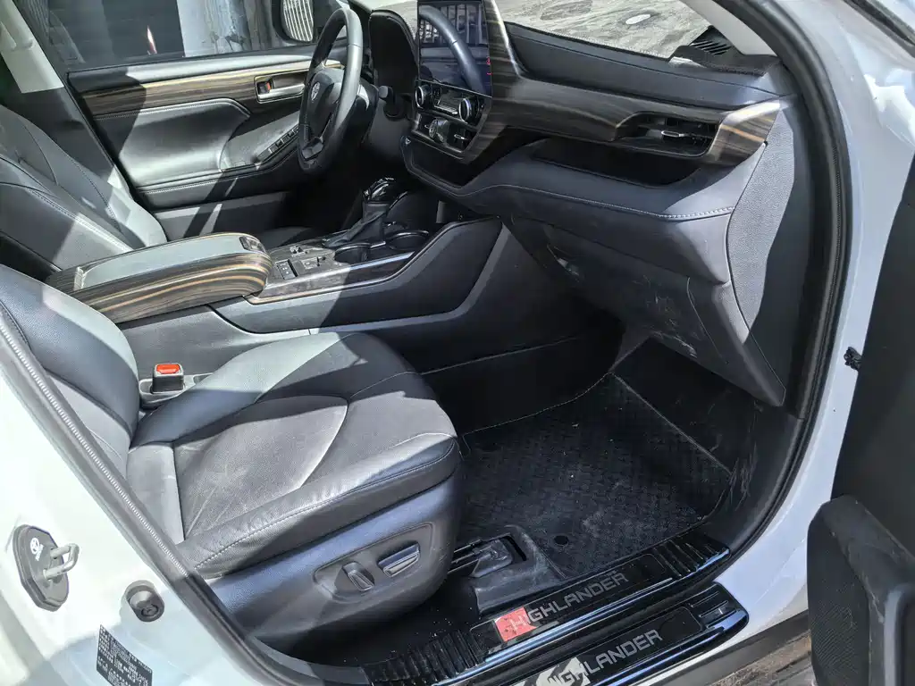 Toyota Highlander 2024 2.5L Luxury 7 мест