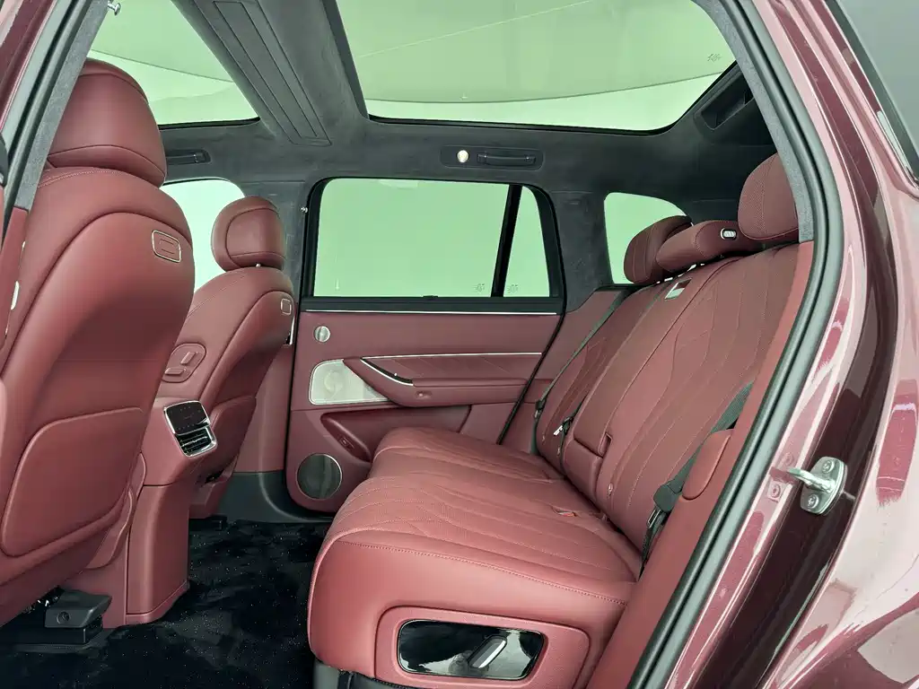 AITO ASK THE WORLD M8