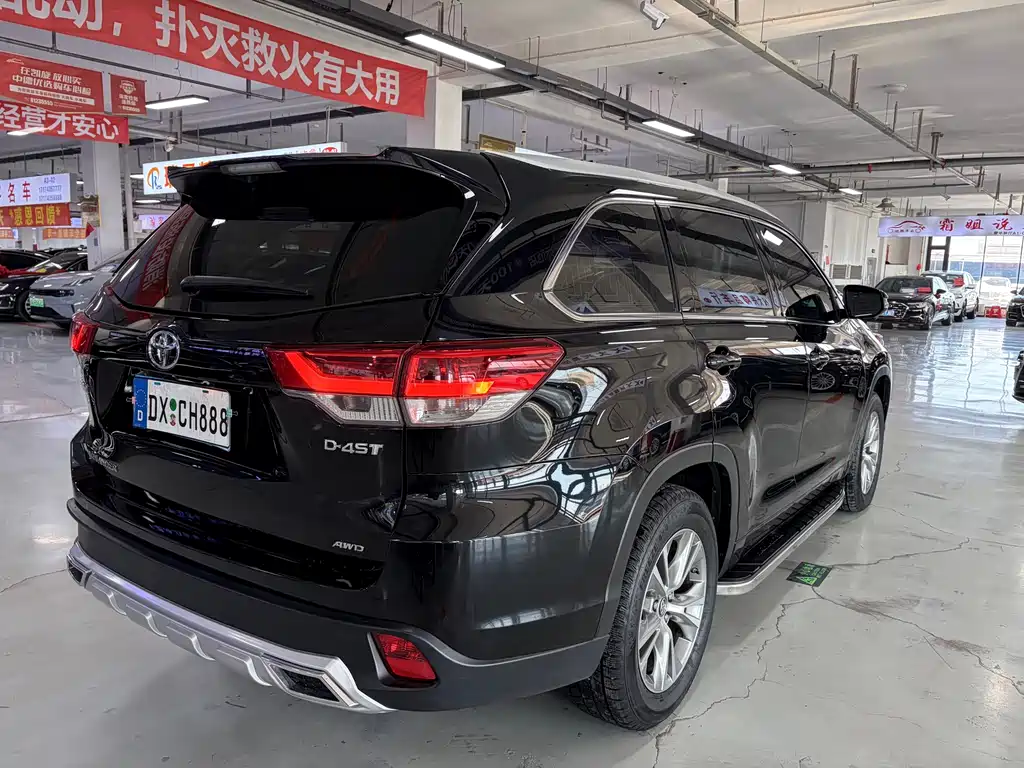 TOYOTA HIGHLANDER