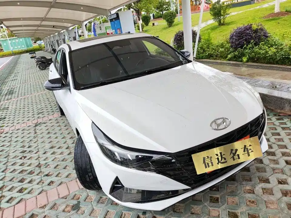 Hyundai Elantra 2022