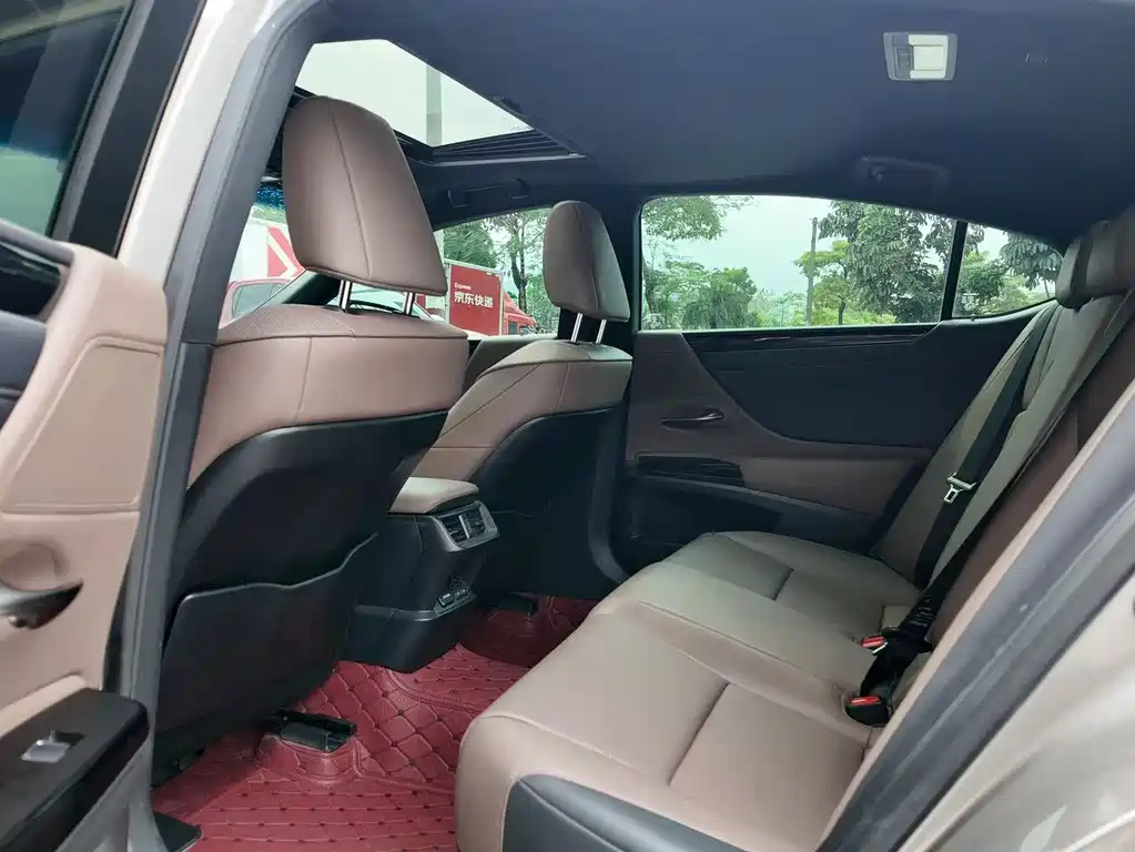 Lexus ES 2021 200