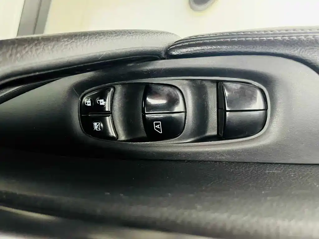 Nissan X-Trail — миниатюра 12