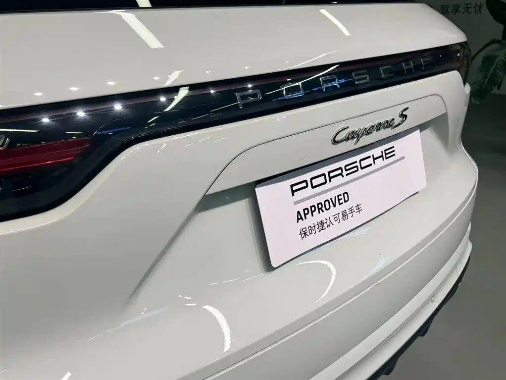 Porsche Cayenne — миниатюра 6
