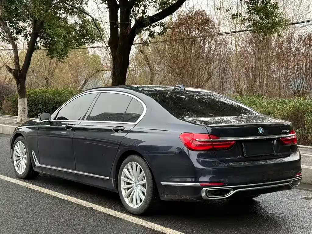 BMW 7 SERIES