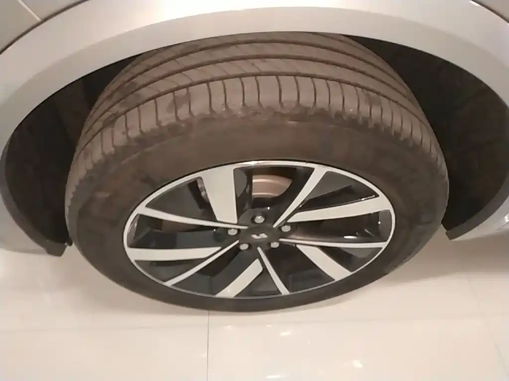 Li Auto Li L8 — миниатюра 23