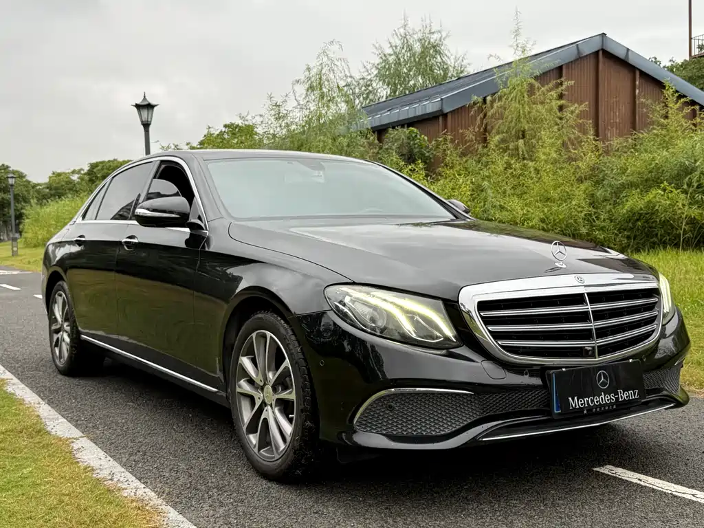Mercedes-Benz E-Class — миниатюра 3