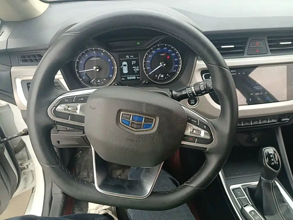 Geely Vision X3 — миниатюра 11
