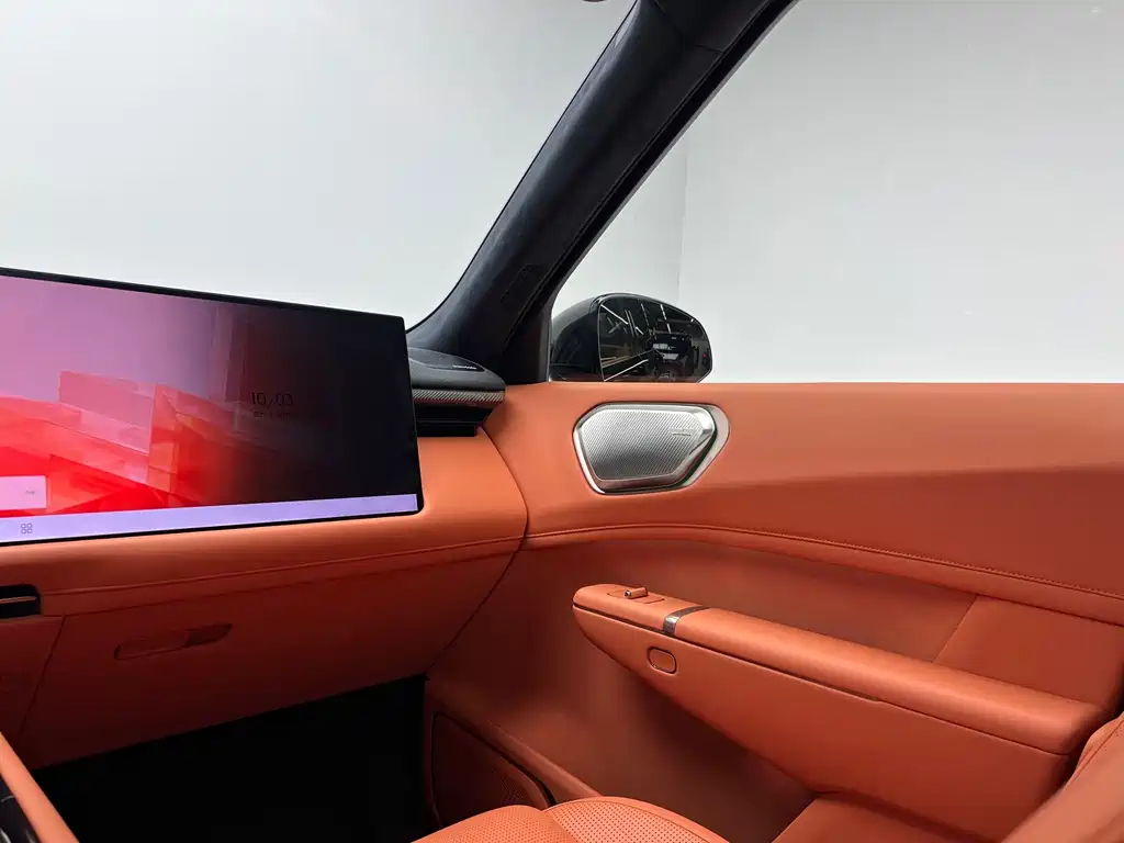 Lynk & Co 900 — миниатюра 14