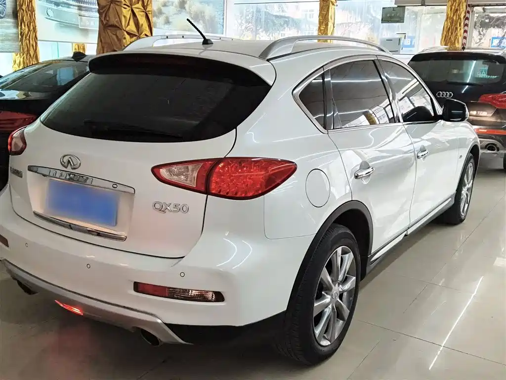 Infiniti QX50 2015 2.5L Enjoy