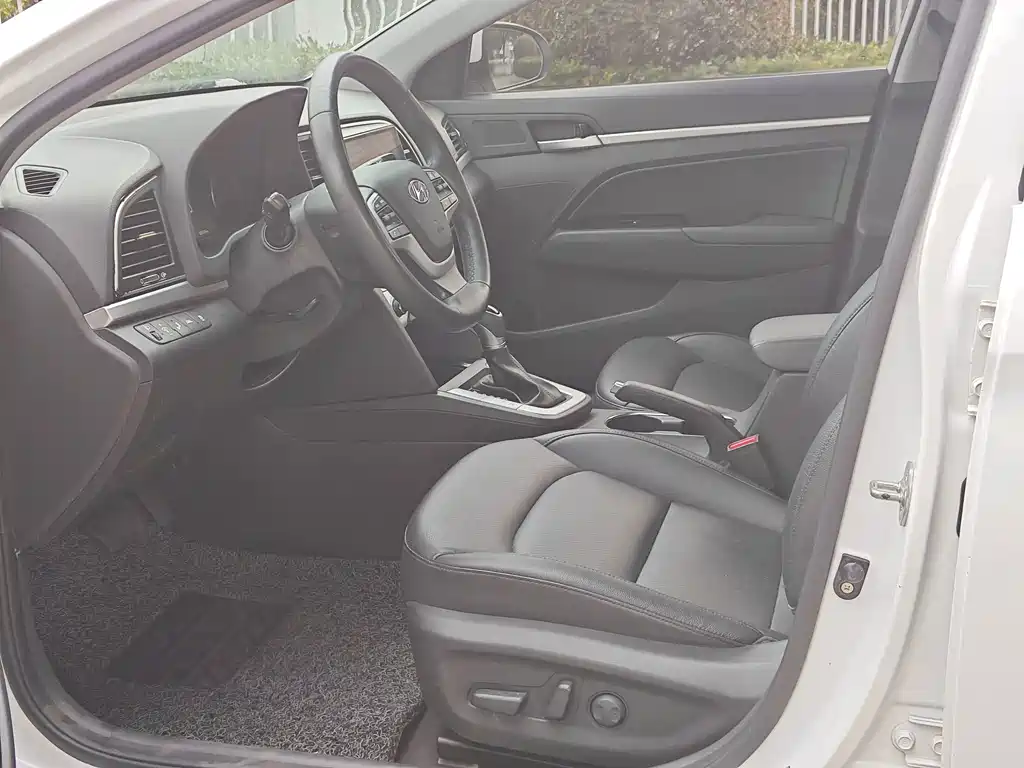 Hyundai Elantra — миниатюра 4