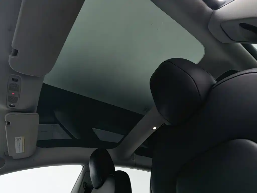 Tesla Model 3 — миниатюра 14