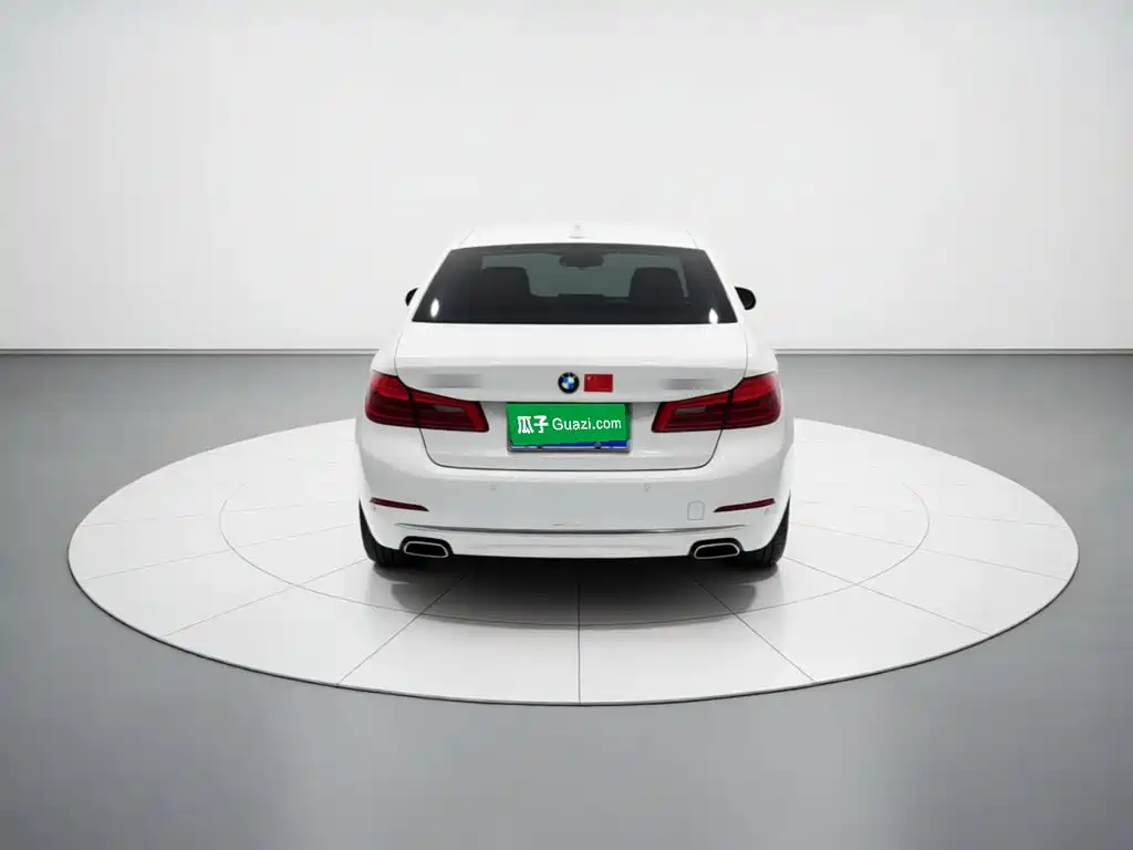 BMW 5 Series — миниатюра 3