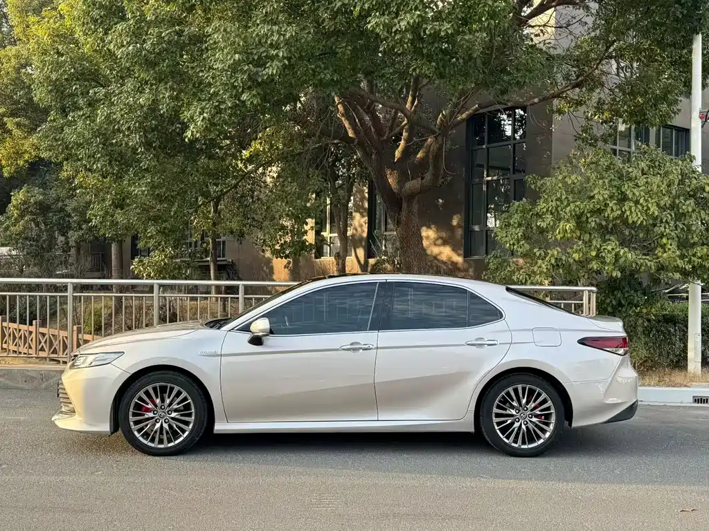 TOYOTA CAMRY
