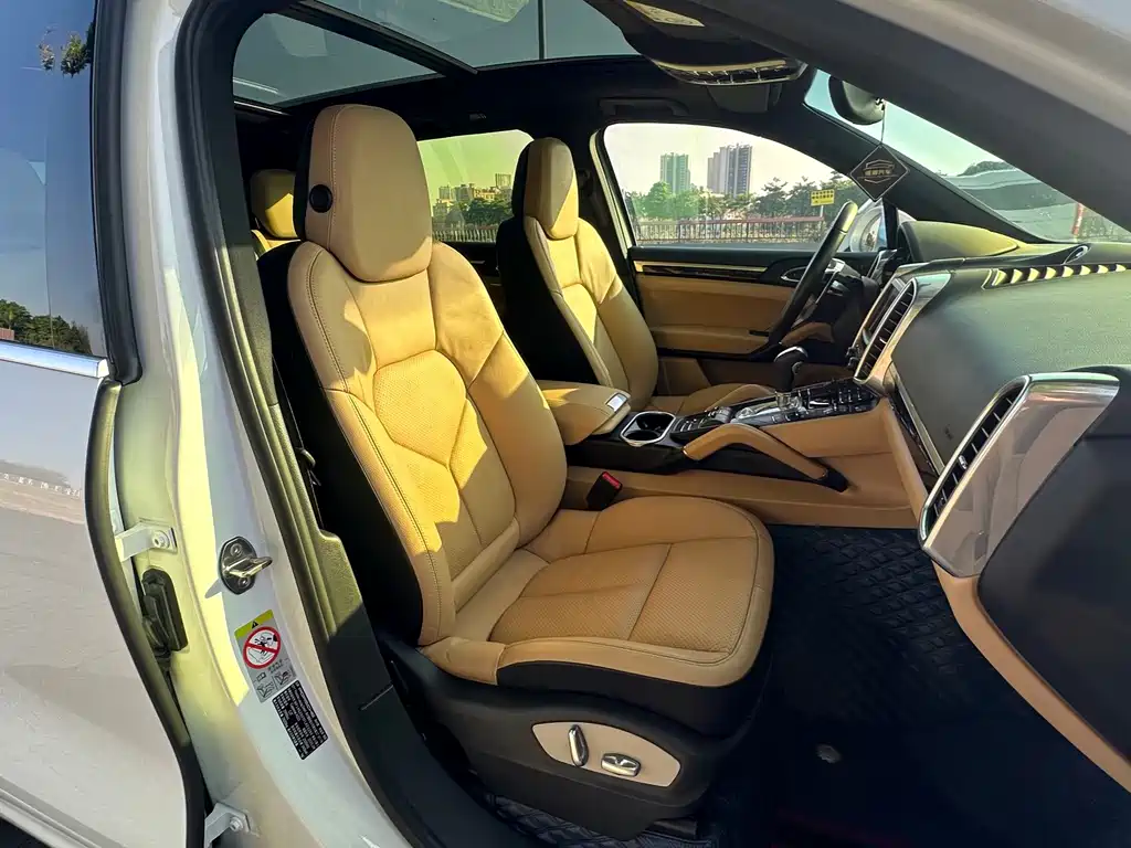 Porsche Cayenne — миниатюра 12