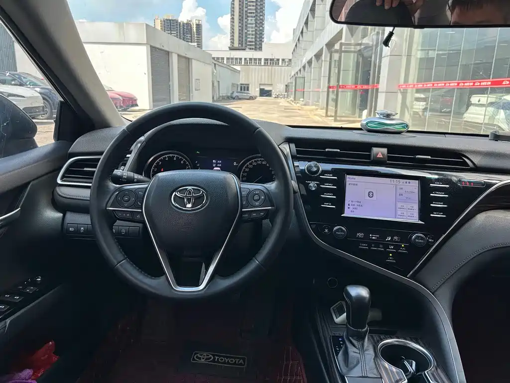 Toyota Camry — миниатюра 9
