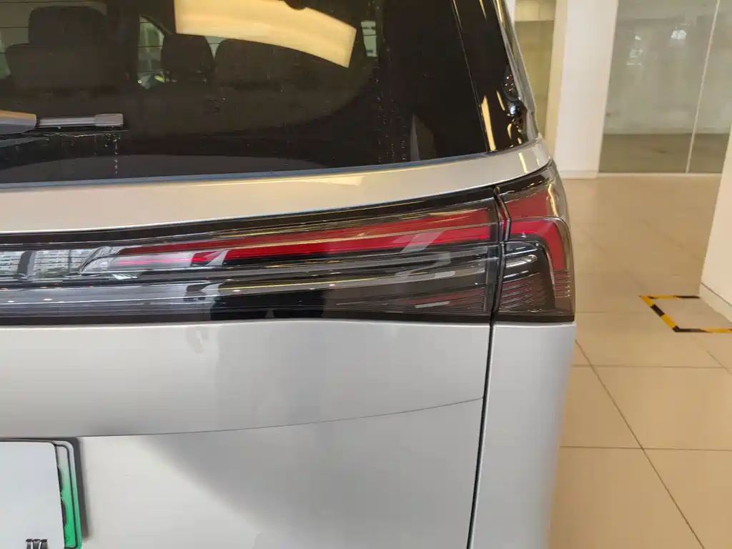 Buick GL8 Hybrid — миниатюра 31