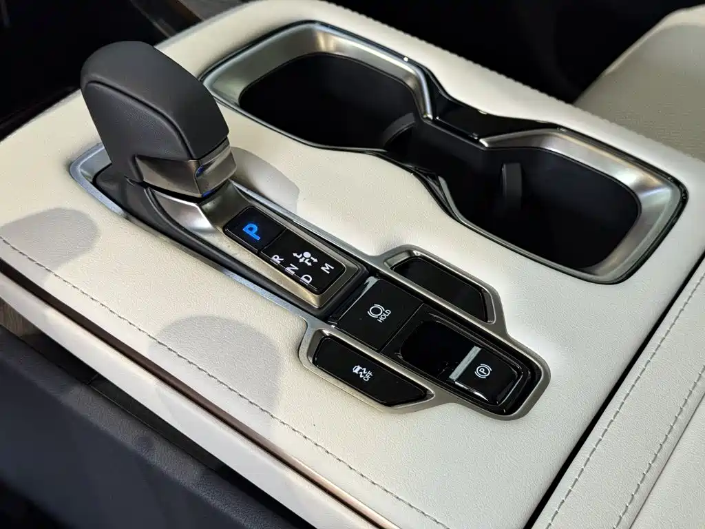 Lexus LM — миниатюра 14