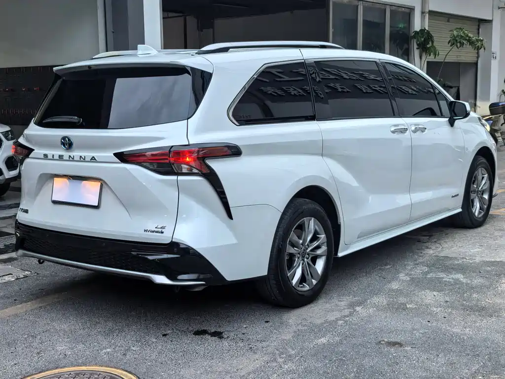 TOYOTA SIENNA