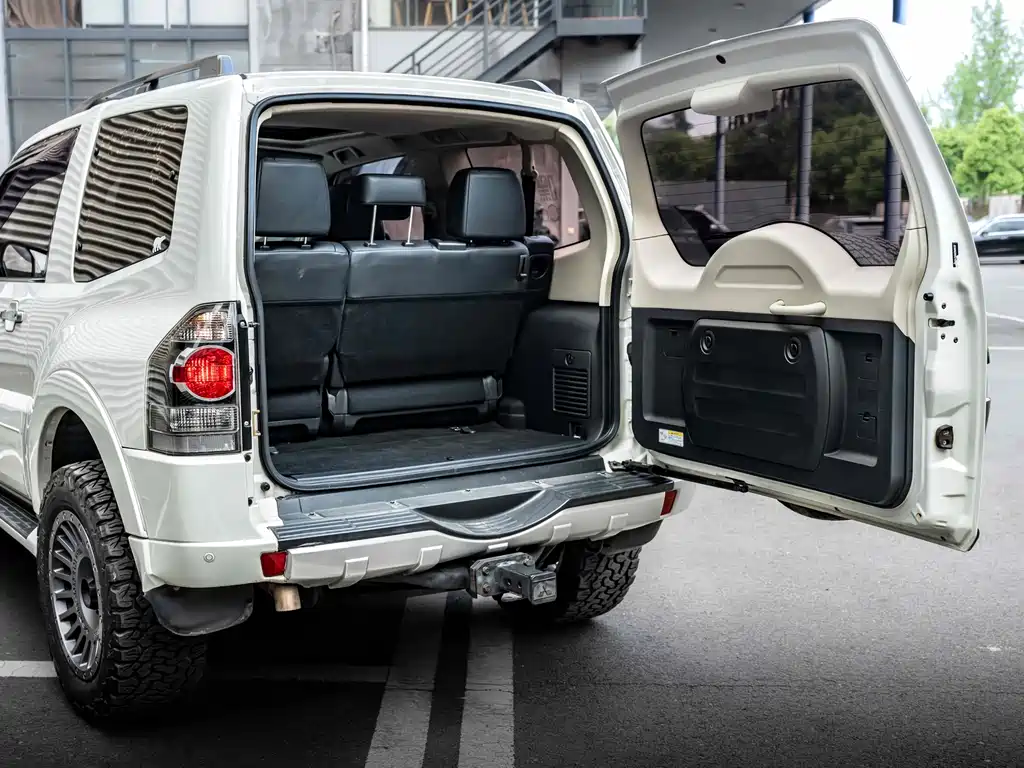 Mitsubishi V87 2019 3.8L AT