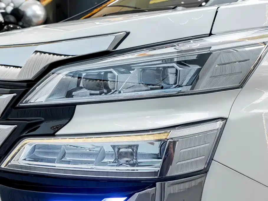 Toyota Vellfire — миниатюра 8