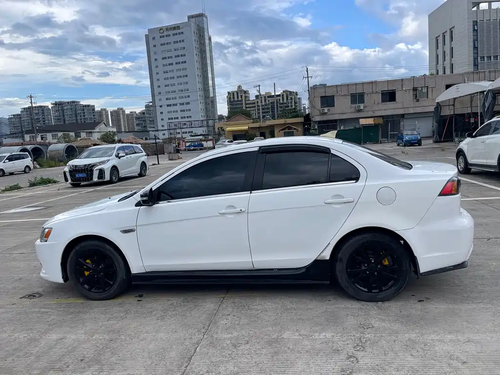 Mitsubishi Lancer EX — миниатюра 8