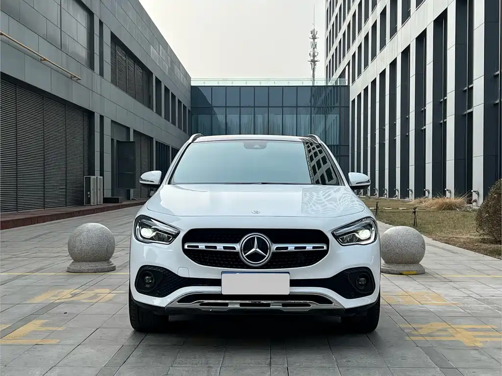 MERCEDES-BENZ GLA