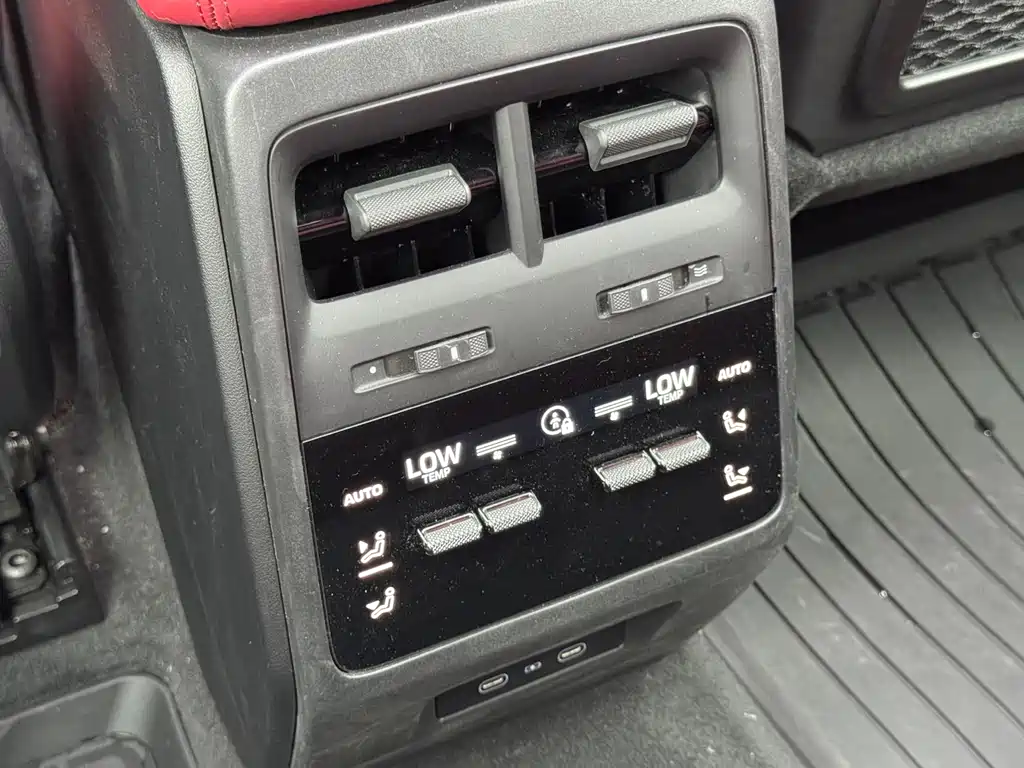 Porsche Macan EV — миниатюра 15