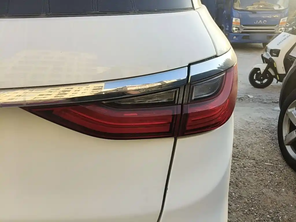BYD MAX — миниатюра 8